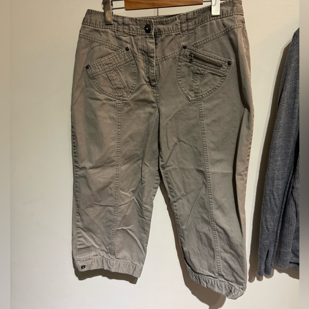 3/$30 Unique khaki cotton balloon crops capris 12